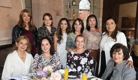  Nuria Lozano, Gaby González, Tania Loredo, Susana Rangel, Martha Rangel, Hilda Carvajal, Coco de Rangel, Adriana Rangel, Patricia del Bosque y Rosita Flores.