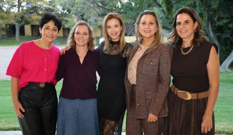  Claudia Díaz de Sandi, Jana Del Valle, Sigrid Werge, Lupita García y Rocío Gallegos.