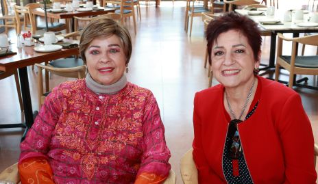  Silvia Esparza y Adela Martínez.