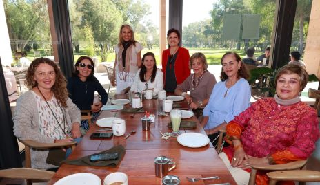  Integrantes del Club de Jardinería Magnolia.