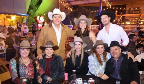  Dino y Claudia MIranda, Marcos Del Valle, Begoña Ruiz, Claudia, Paty y Genoveva García y Jorge Gómez .
