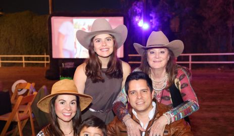  Claudia Miranda, Begoña Ruiz, Montse Gallegos, Gonzalo Garza y Enrique Garza.