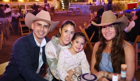  Ricardo Gordoa, Jennifer Dent y Perla Méndez.