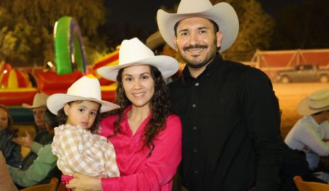  Leonora Sánchez, Mildred González y Oswaldo Sánchez.