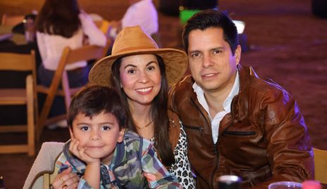  Gonzalo Garza, Montse Gallegos y Enrique Garza.