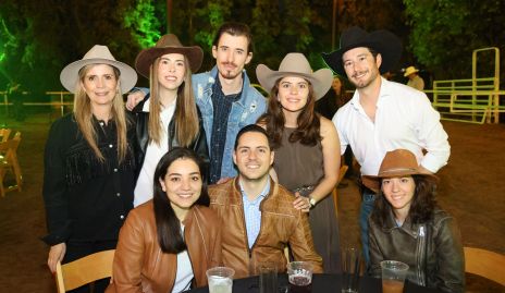 Paty García, Ana Ramírez, Nacho Ramírez, Claudia Miranda, Marcos Del Valle, Fer González, Juan Pablo Gómez y Deba Gómez.