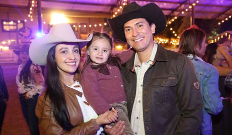  Karen Uresti, Ivana Karely y Diego González.