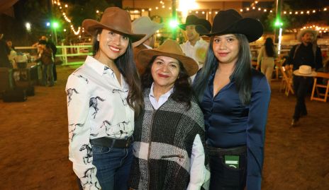  Gabriela Capetillo, Josefina Cabrera y Fabiola Capetillo.