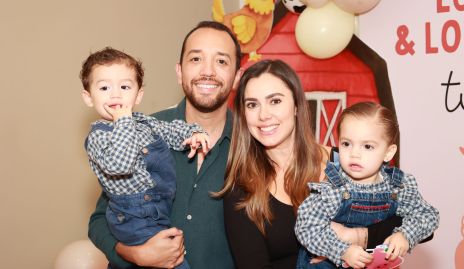  Mauro Rodríguez y Fernanda Pérez con sus hijos Lorenzo y Lucía.