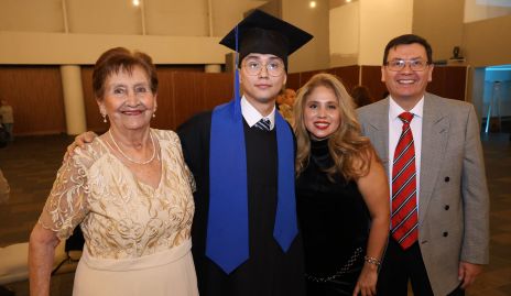  Diego Lara con su familia.