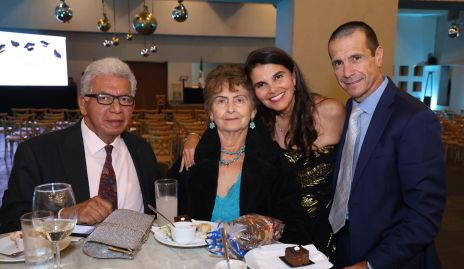  Karla Urdapilleta con Alvaro Arroyo, Leticia Betancourt y Francisco Venegas.