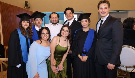  Chef Iván Castillo con graduados generación 2022-2025.