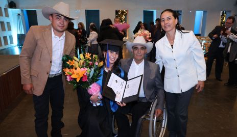  Fátima Flores con Rodrigo Flores, Cuqui Barrera y Jaime Flores.