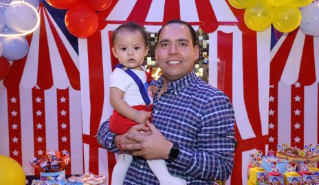  José María con su papá Bradish Payán.