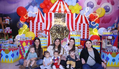  Marijó Leos, Jorge, Carmenlú Díaz, Martina, José María, Pamela Charro, Oliver y Mariela Pérez.