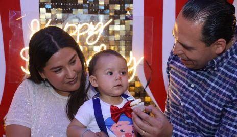  Carmenlú Díaz y Bradish Payán con su hijo José María Payán Díaz.