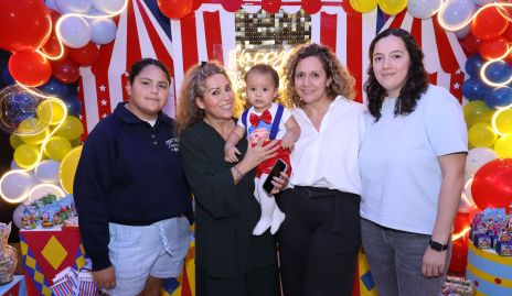  José María con Loreta, Martha, Liliana y Lynnete Ruiz.