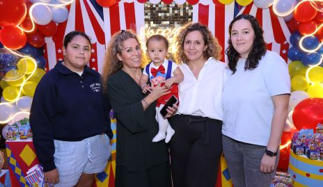  José María con Loreta, Martha, Liliana y Lynnete Ruiz.