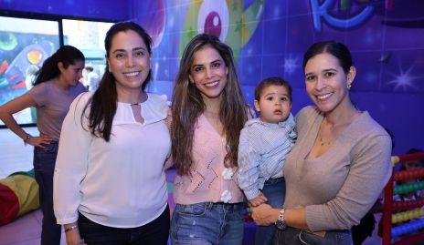  Elizabeth Estevez, Giselle Stahl y Claudia Cadena.