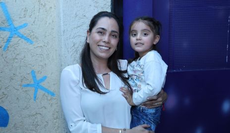  Elizabeth Estévez y Paula Esqueda.