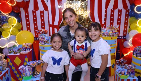  María José, María Andrea, José María Payán y María Inés.