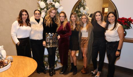  Karina Hernández, Maricel Gutiérrez, Marcela Rubio, Vero Alvarado, Mari Fer Leal, Bibi Perea, Lourdes Orozco y Martha Morales.