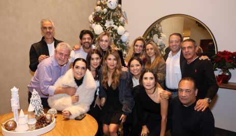  Las Bravas con sus esposos.