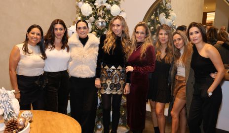  Martha Morales, Karina Hernández, Maricel Gutiérrez, Marcela Rubio, Vero Alvarado, Mari Fer Leal, Bibi Perea y Lourdes Orozco. 