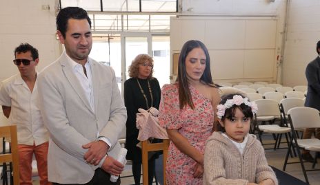  Sebastián Villasana y Ale Ascanio con Elena.