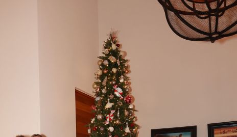 Amigas festejando la Navidad.