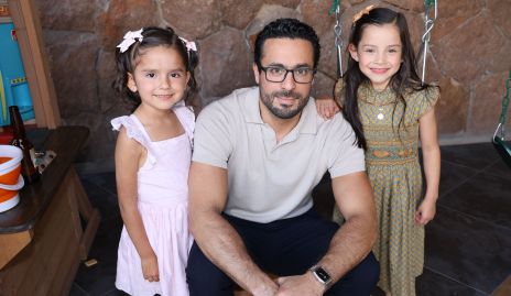  Samuel Morales y sus hijas.