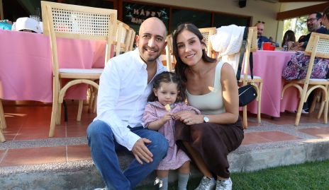  Sofía Villaseñor y Diego Bocard con su hija Lucila.