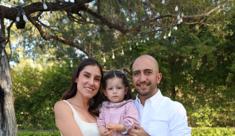 Diego Bocard y Sofía Villaseñor con su hija Lucila.