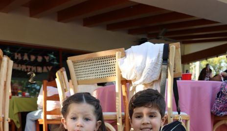  Lucila con su primo Rodrigo.