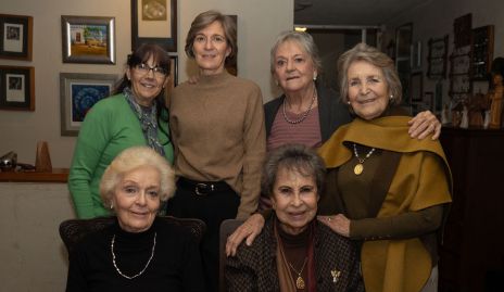  Patricia Jannet, Cecilia Bárcena, Raquel Bárcena, Pita Espinosa, Güera Bárcena y Tere Martín.