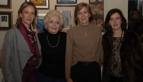  Güera Pous con sus hijas Bea, Cecilia y Maricarmen Bárcena.