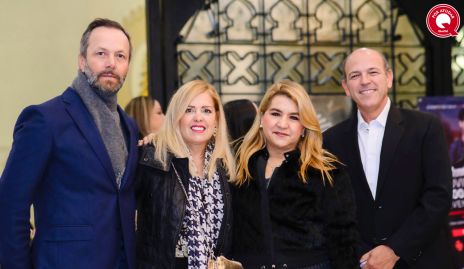  Víctor y Teté Muñoz, Carmenchu y Roberto.