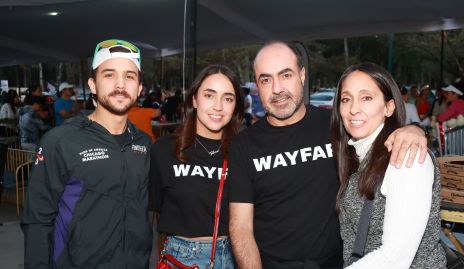  Santiago, Tatina, Gustavo y Tatina Puente.