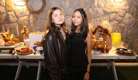  Ana Victoria Ollarvide y María Muñoz.