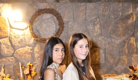  Regina Hernández y Mila Salgado.