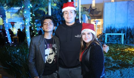  Julio Villasana, Alejandro Dávila e Ivanna Flores.