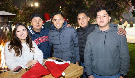  Cinthia González, Osmar Reyes, Alan Roldán, Carlos Hernández y Omar Romero.