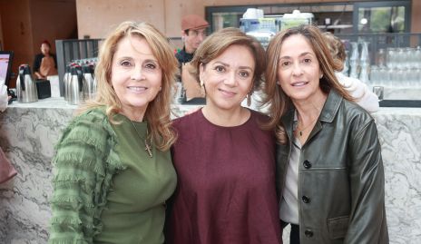  Anabel Gaviño, Cony Alvarado y Mónica Gaviño.