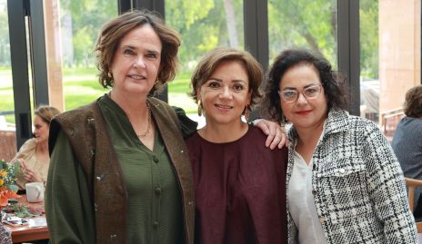  Martha Zwieger, Cony Alvarado y Rebeca Flores.