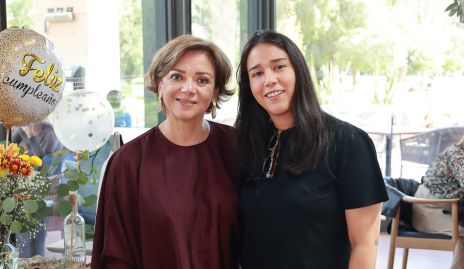  Cony Alvarado con su hija Paulina Hinojosa.