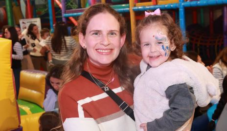  Cecilia Velasco y Regina Bandin.