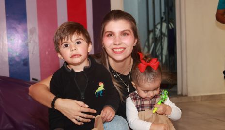  Luis Javier de la Lama, Luciana Fuentes y Luciana de la Lama.