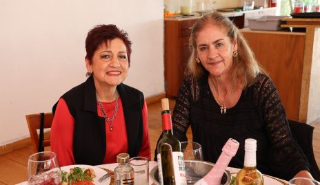  Adela Martínez y Ana Villalobos.