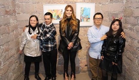  Victoria Bajaras, Rogelio Flores, Valeria Solano, Sebastián Cerda y Arella Castañeda.