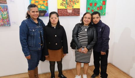  Lucía y Estrella Serrano con Matilde y Pablo Zamarrón.